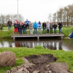 Publiek aanwezig bij het planten van de Koningslinde